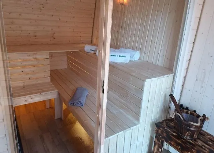 Home, Private Sauna And Jacuzzi *